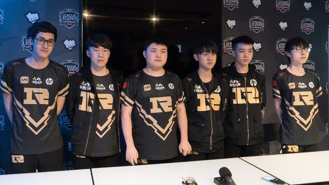 表现稳定的 表现稳定的