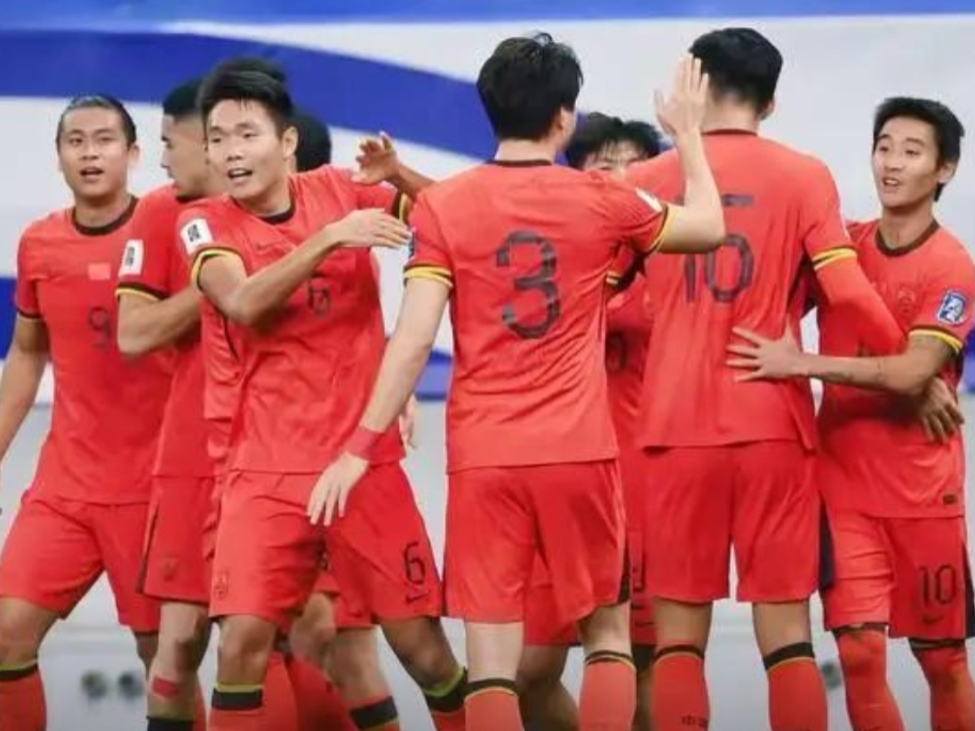 湖人主场获 湖人主场获