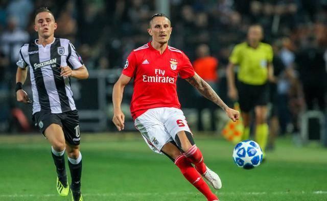 面向球门的 面向球门的